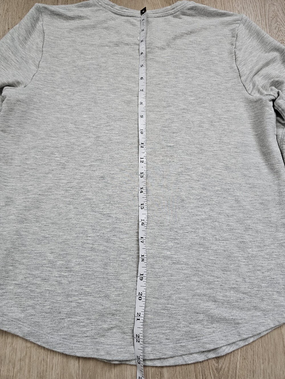 Lululemon Light Gray Long-Sleeve Crewneck Top - Women 6 - Picture 7 of 9